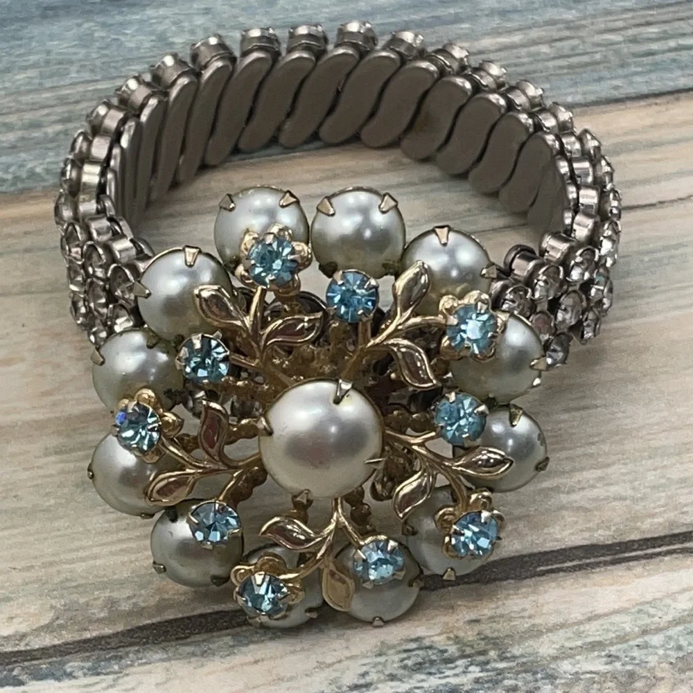 ⭐️Adorned Crown artisan assemblage rhinestone blue cluster stretch bracelet - Picture 6 of 8